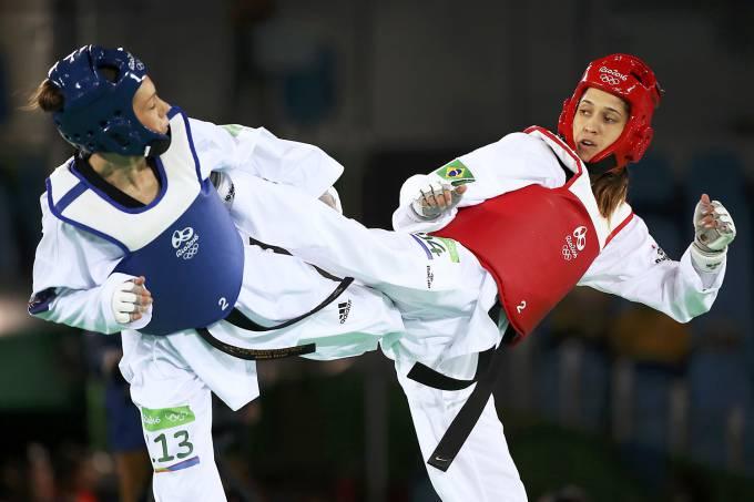 Brasileira vence na estreia e vai às quartas no taekwondo