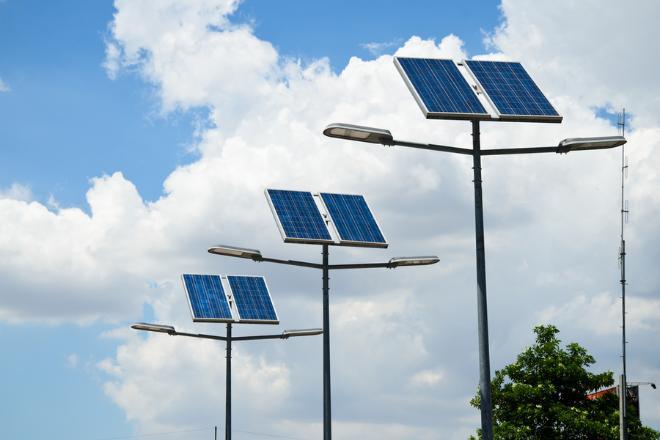 Postes de iluminação e semáforos da Capital poderão funcionar também por energia solar
