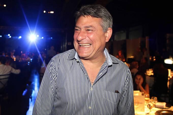 Narrador comemora ouro cedo demais na canoagem