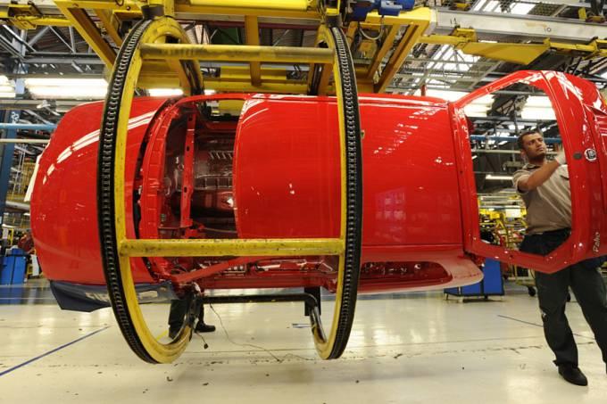 Fiat coloca 4 mil funcionários em licença remunerada