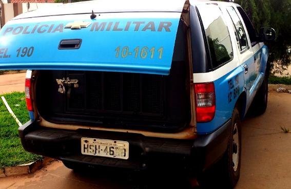 Armado com faca, homem invade supermercado e ameaça clientes