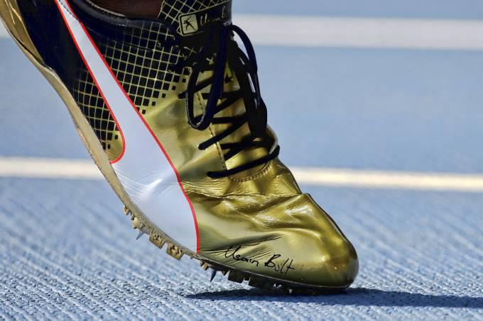 Sapatilha de Bolt é arrematada em leilão por quase R$ 60 mil