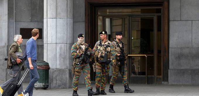 Polícia belga atira em mulher após ataque com faca em Bruxelas