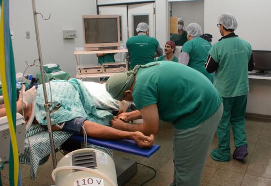 Com cirurgiões estrangeiros, Hospital Regional realiza mutirão