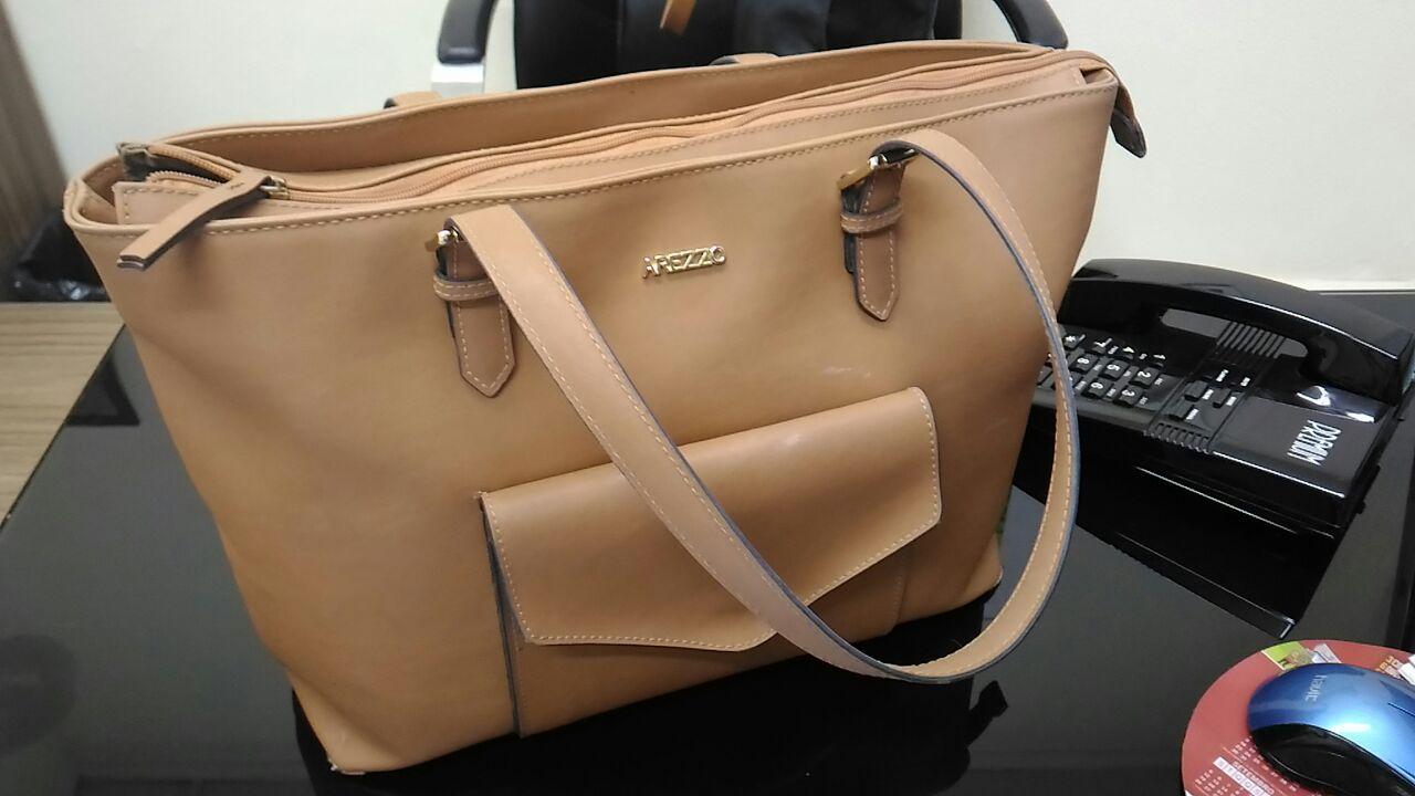 Vereadora e fotógrafa são furtadas e vizinho de parlamentar encontra pertences