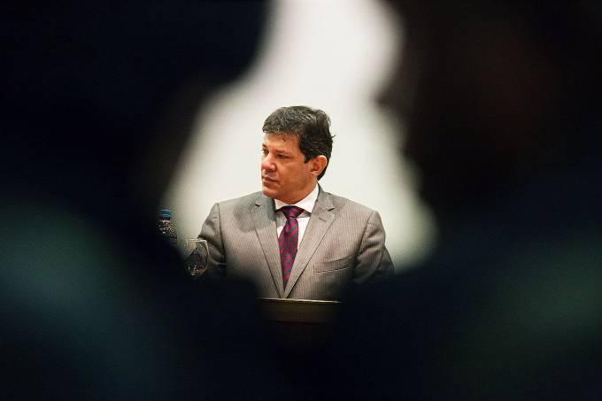 Cadê a estrela? Haddad ‘esconde’ símbolo do PT na campanha