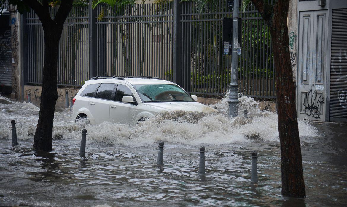 Chuvas deixam o RJ em estágio de atenção