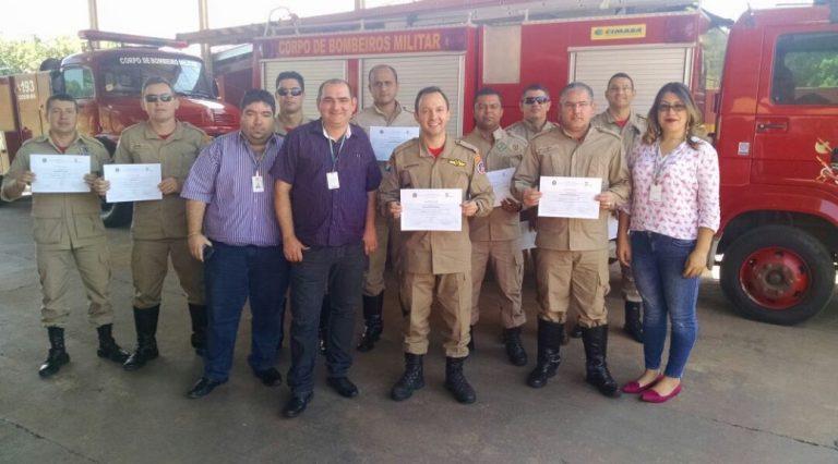 Bombeiros recebem certificado de conclusão de curso realizado pelo IFMS