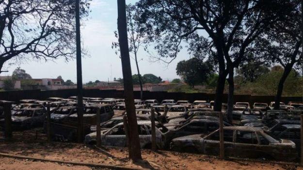 Carros pegam fogo em pátio e Detran indenizará proprietários