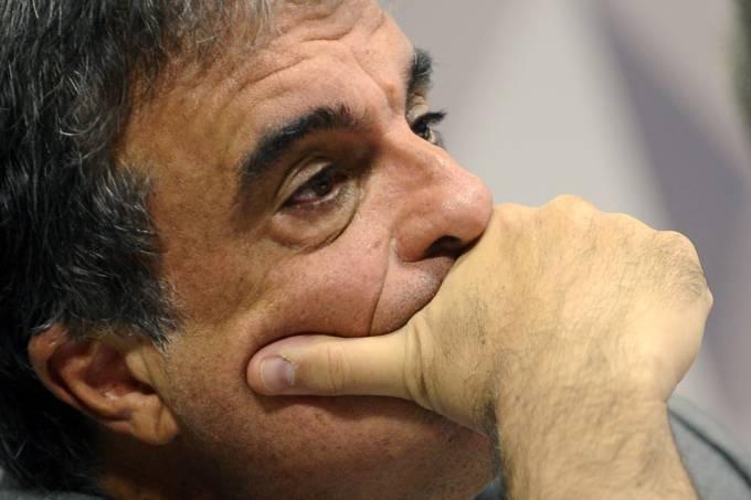 Cardozo chora e acha injusto citar netos de Dilma