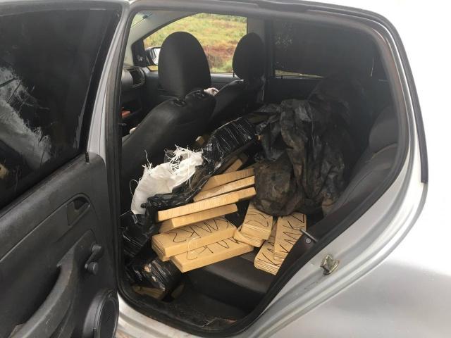 Grupo é preso e menor apreendida com 274 quilos de maconha em veículo