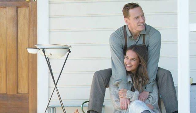 Alicia Vikander e Michael Fassbender engatam namoro no set