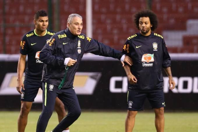 Tite esboça time titular em 1º treino