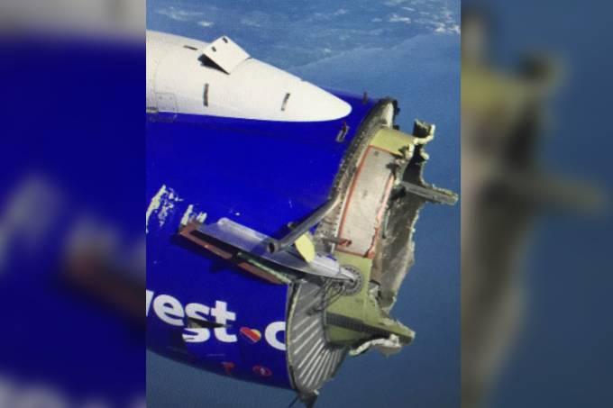 Avião perde parte do motor durante voo nos EUA