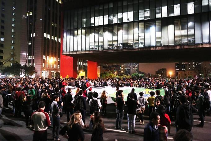 Ato contra o impeachment fecha Av. Paulista