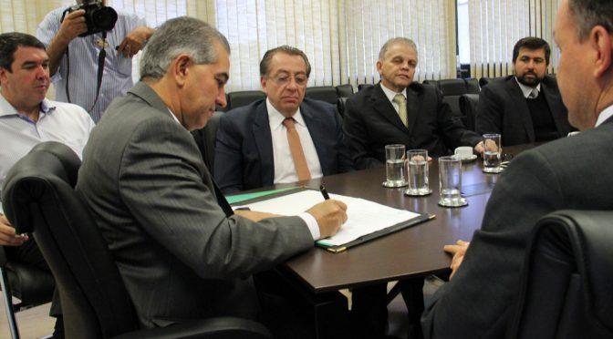 Governador encaminha projeto que fixa piso salarial para advogados