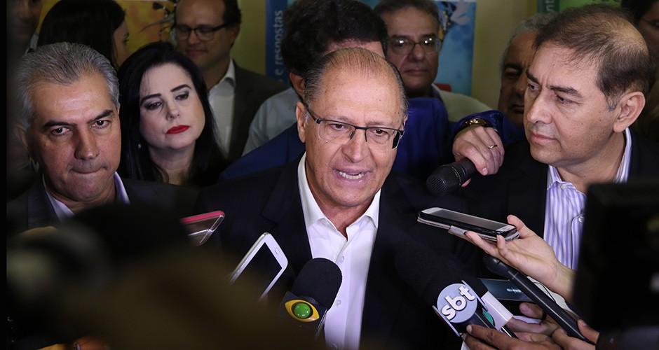 Alckmin testa vacina contra dengue na Capital