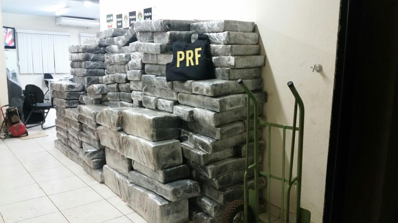 Polícia encontra 3,3 toneladas de maconha em caminhão de mudança