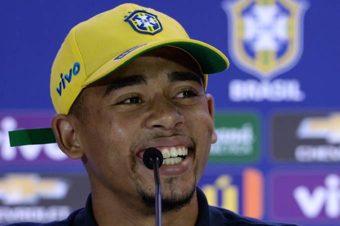 Gabriel Jesus revela broncas da mãe: ‘Pior zagueiro’