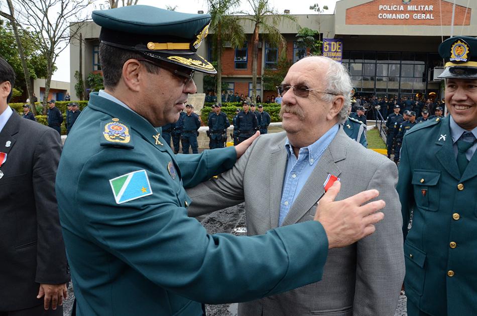 Empresário Antônio Aranha recebe homenagem da PM-MS