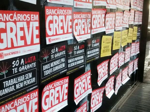 Greve dos bancários fecha agências no país nesta terça