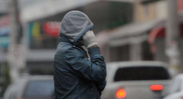 Frente fria deixa o tempo chuvoso em todo estado