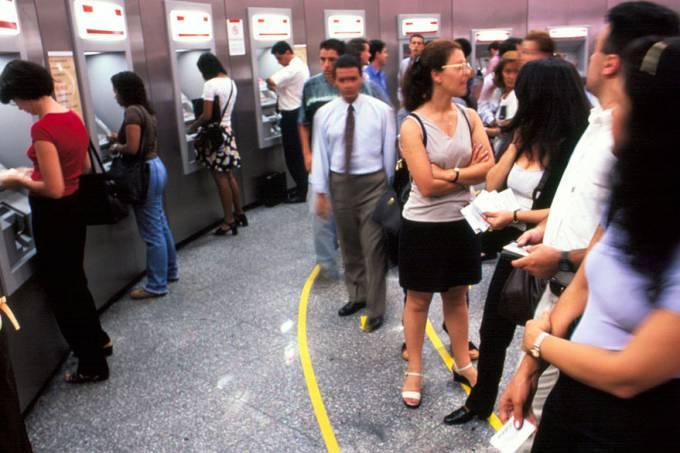 Com greve, consumidores buscam alternativas