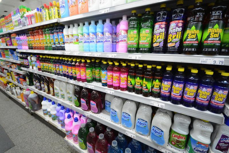 Supermercados sobrevivem em tempos de crise