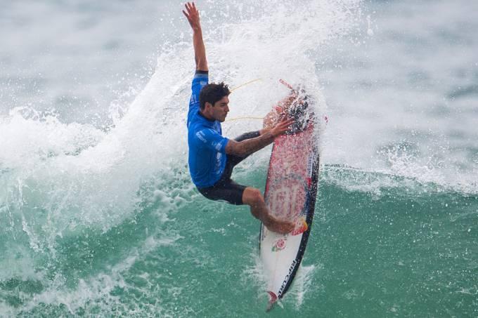 Surfe: Medina vence e chega à 3ª fase em Trestles