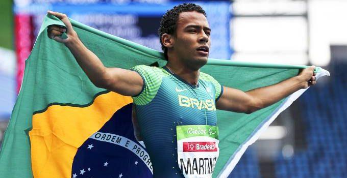 Daniel Martins bate recorde mundial e leva 3º ouro do Brasil