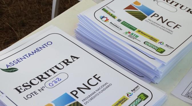 Governo entrega escrituras de lotes de novo assentamento