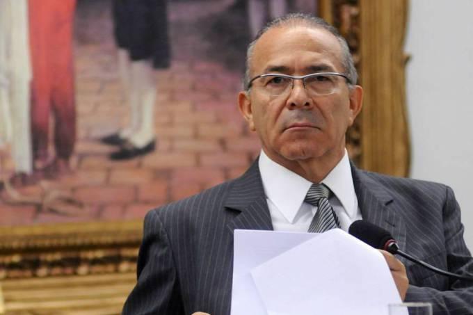 ‘Quer holofote’, diz Padilha sobre acusações de ex-AGU