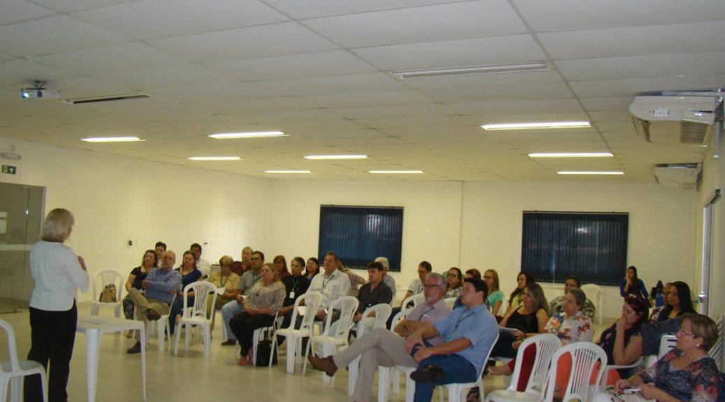 Sehab realiza oficina com servidores para fortalecer área social