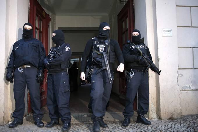 Alemanha prende 3 refugiados sírios suspeitos de colaborar com EI