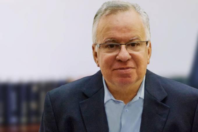 Criança encontrada em carro de PM receberá tratamento psicológico