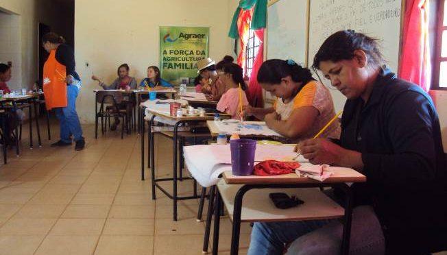 Agraer promove curso de pintura em tecido e vidro em projetos de assentamento