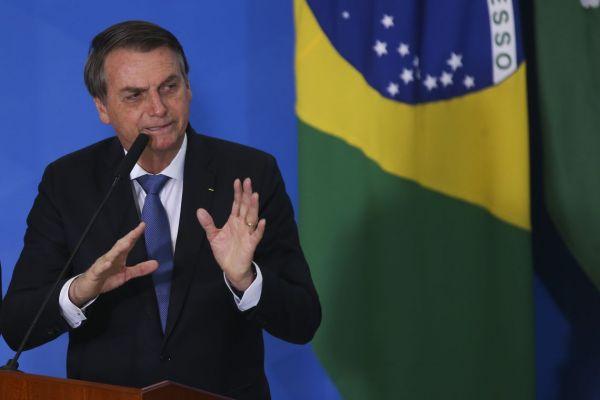 Bolsonaro diz que Adriano Nóbrega era herói da PM