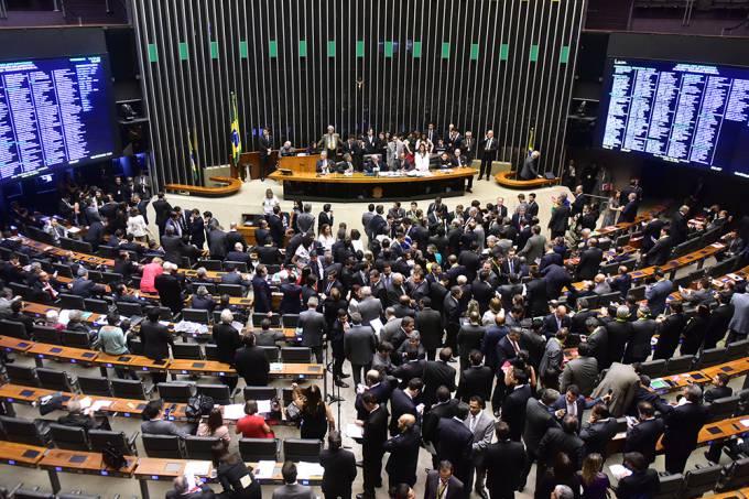 Parlamentares articulam volta de doação de empresa