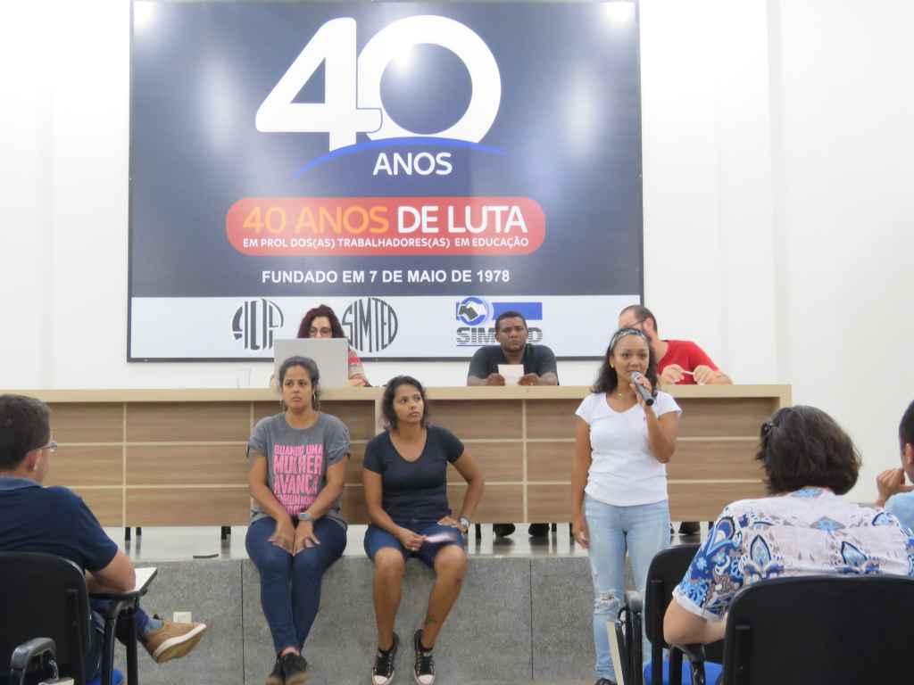 Professores dos Ceims de Dourados cruzam os braços nesta segunda