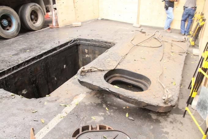 Explosão de bueiro deixa oito pessoas feridas no Rio