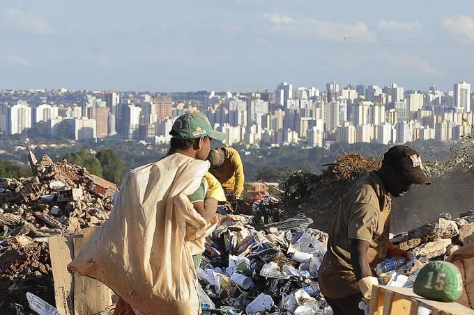 Economista explica o atraso no desenvolvimento do Brasil