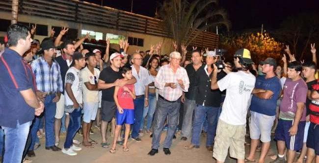 Confusão eleitoral em Bonito teve suposto policial e arma apontada para pai e bebê