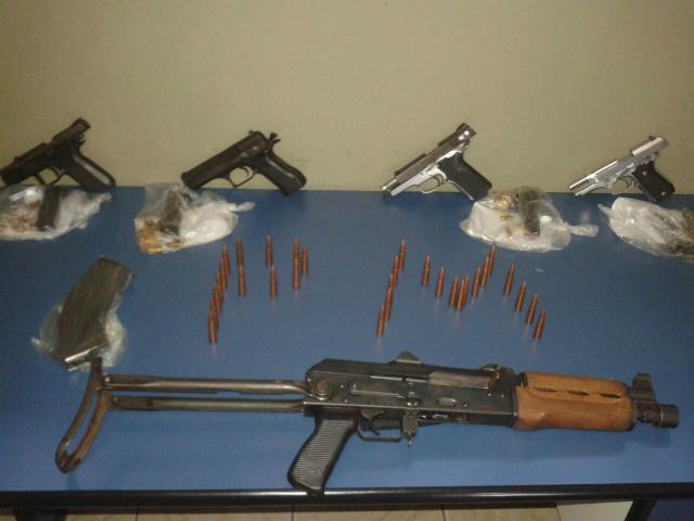 Cinco são presos com armamento pesado usado para ameaçar e comprar eleitores