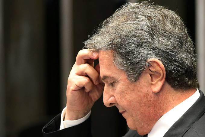 Teori prorroga prazo para investigação contra Collor