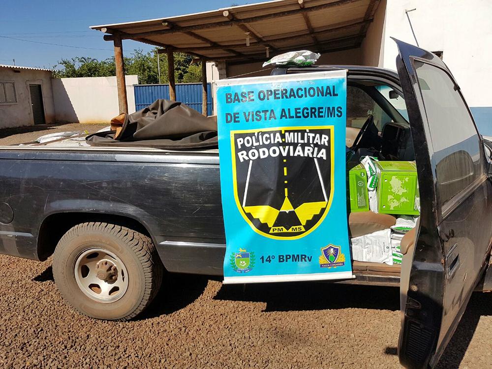 Contrabando de agrotóxicos é apreendido dentro de caminhonete próximo a ponte