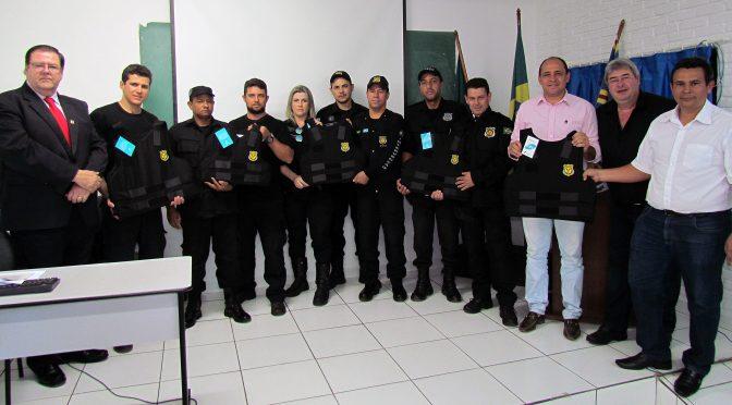 Governo entrega coletes multiameaças para agentes penitenciários
