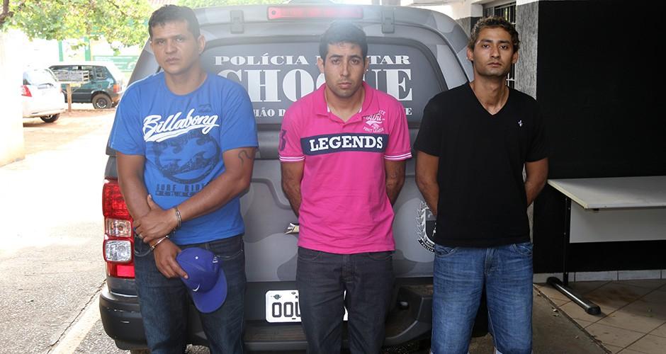 Bandidos invadem igreja e amarram fiéis