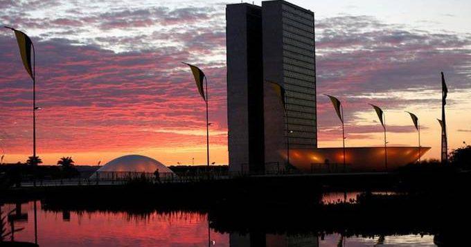 Aposentadoria parlamentar é 7,5 vezes maior