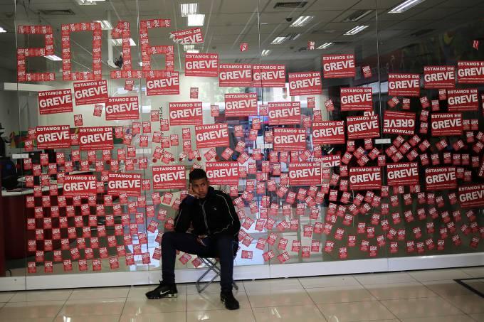 Greve de bancários completa 30 dias e é a maior desde 2004