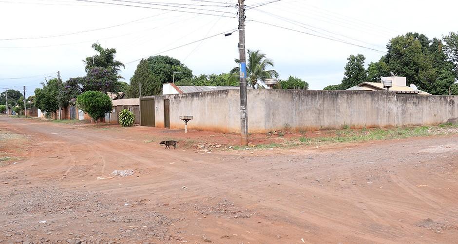 Bandido é seguido por populares até ser preso